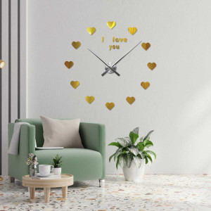 Romantické nástěnné hodiny se srdíčky namísto čísel a nápisem "I love you" v horní části ciferníku. 2