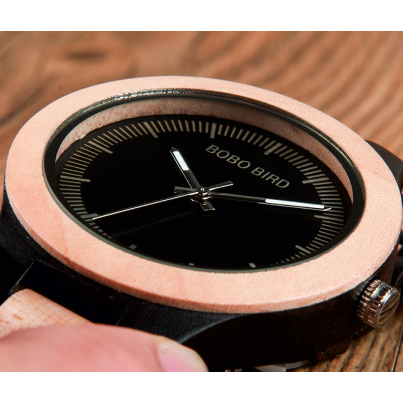 Náramkové hodinky READER vyrobené ze dřeva. Dámské a pánské hodinky.