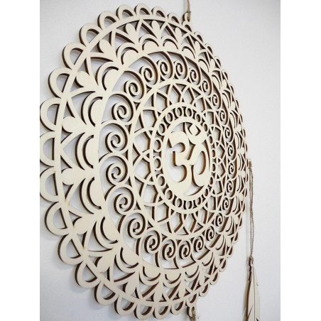 Boho lapač snů ze dřeva, symbol OM, přírodní dekorace, ideální jako dárek nebo do obývacího pokoje.